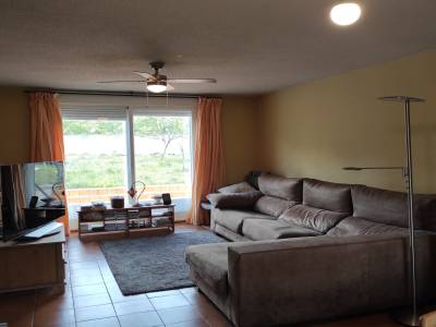 Se vende Chalet adosado céntrico en Bustarviejo.