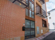 Se vende precioso piso dúplex céntrico en Miraflores de la Sierra.